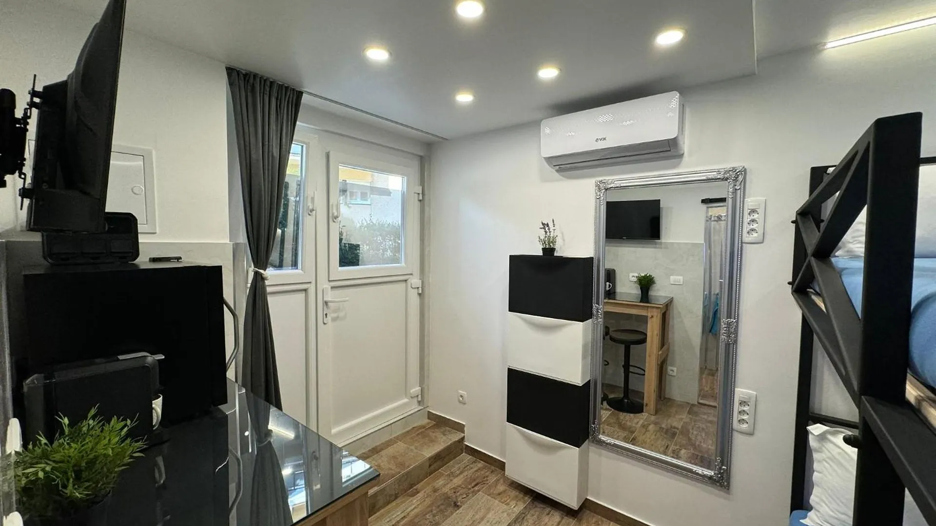 Bacvice Room & Studio Split Apartment