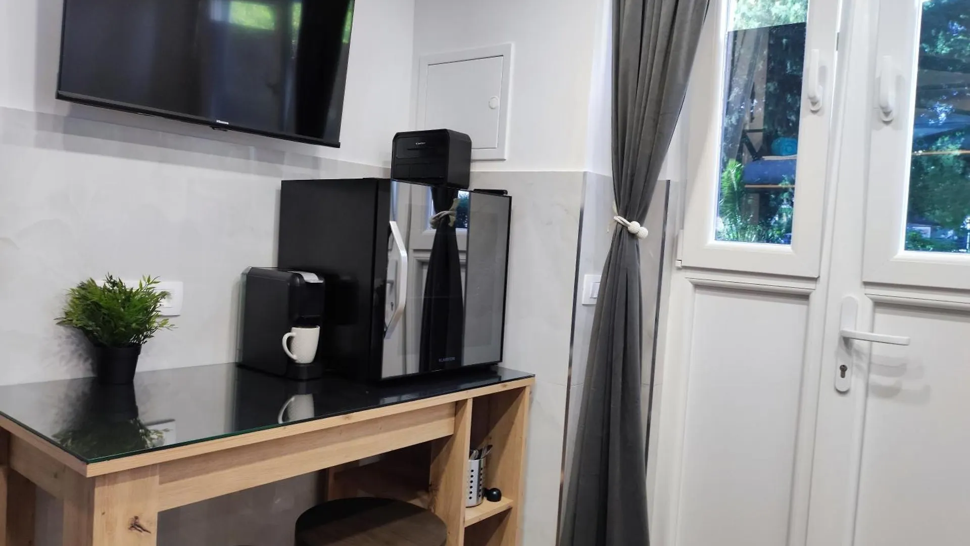 Apartment Bacvice Room & Studio Split