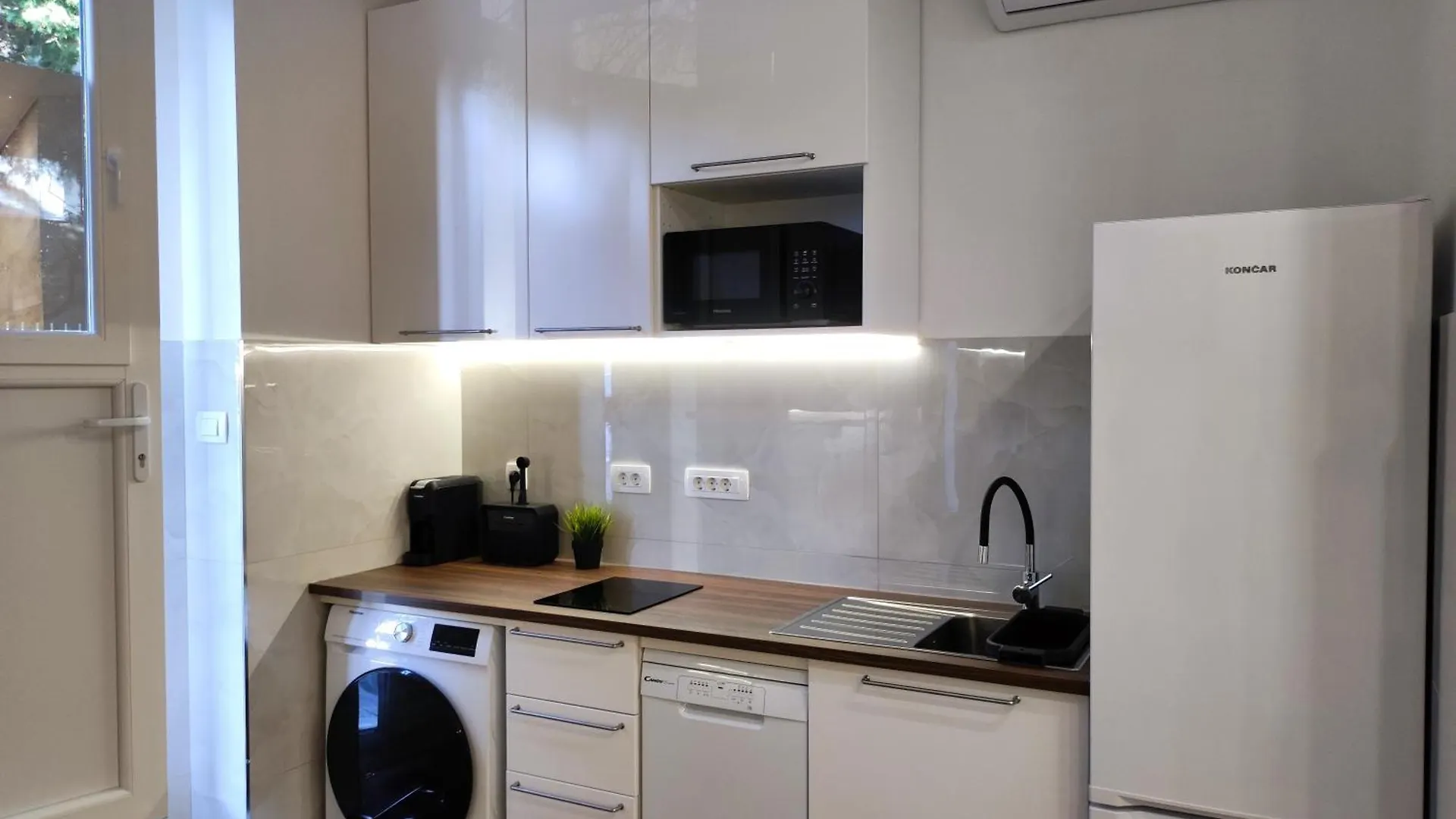 Bacvice Room & Studio Split Apartment